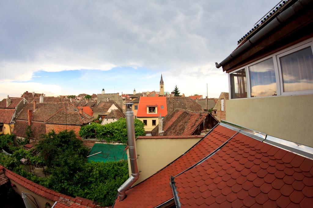 Pensiunea Cocosul Rosu Sibiu Phòng bức ảnh